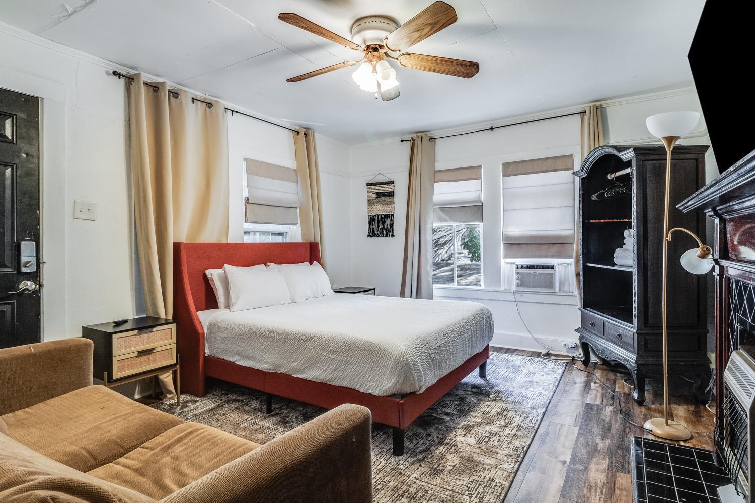 Lafayette At Your Doorstep, Private Rm 외부 사진