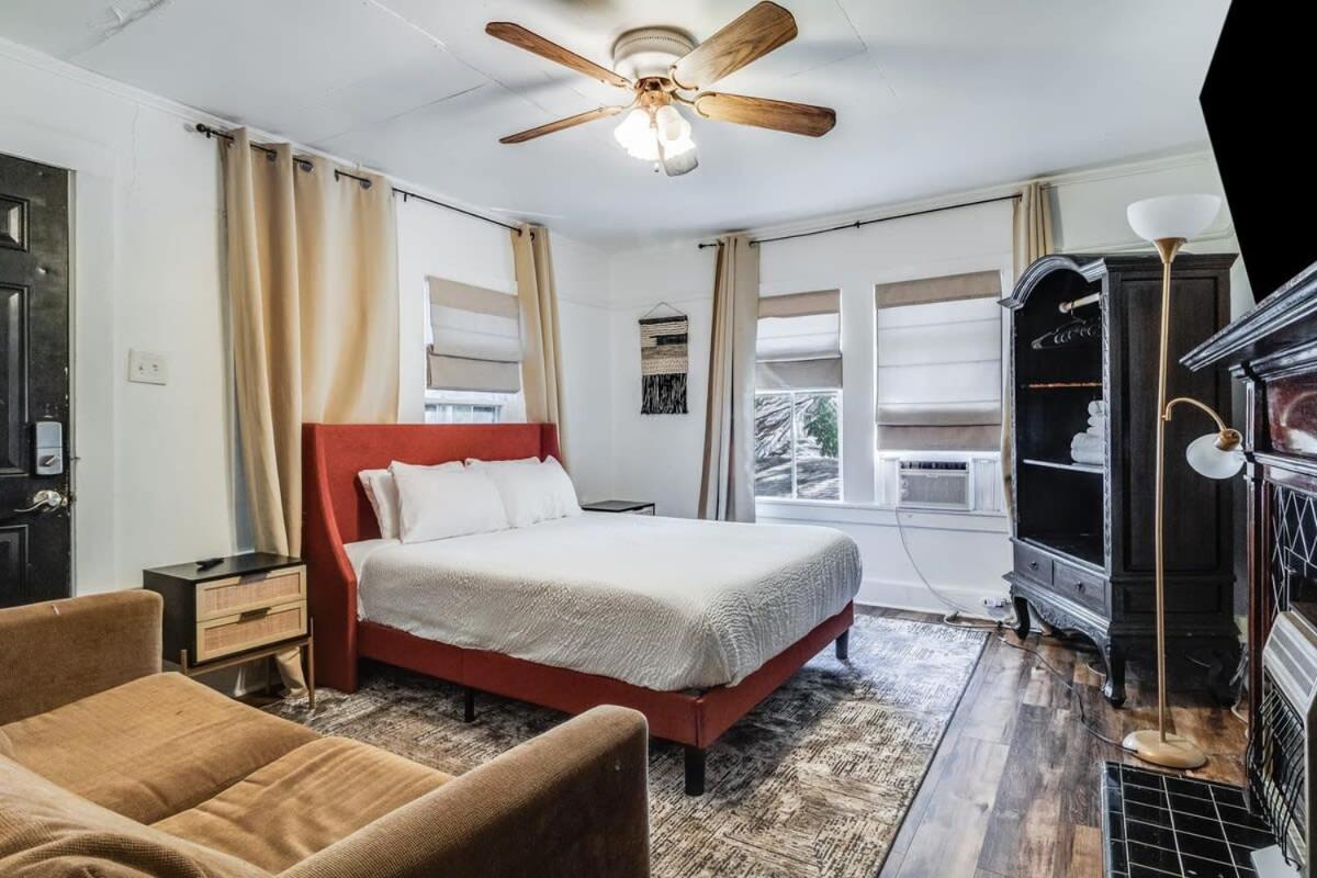 Lafayette At Your Doorstep, Private Rm 외부 사진
